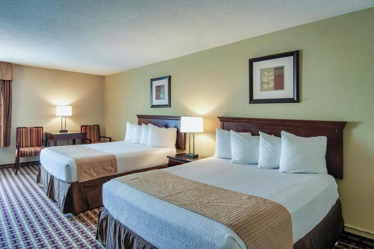 Days & By Wyndham Johnson Hotel