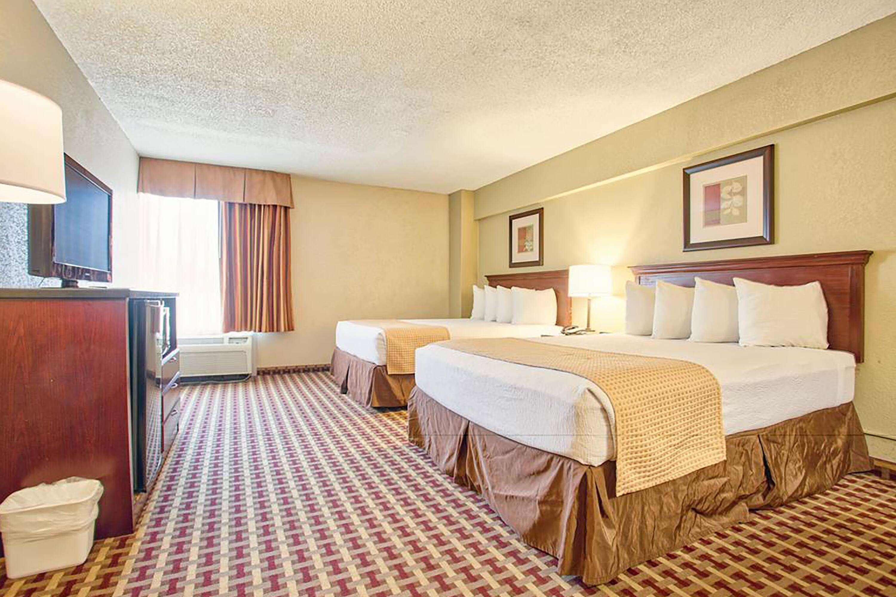Days & By Wyndham Johnson Hotel